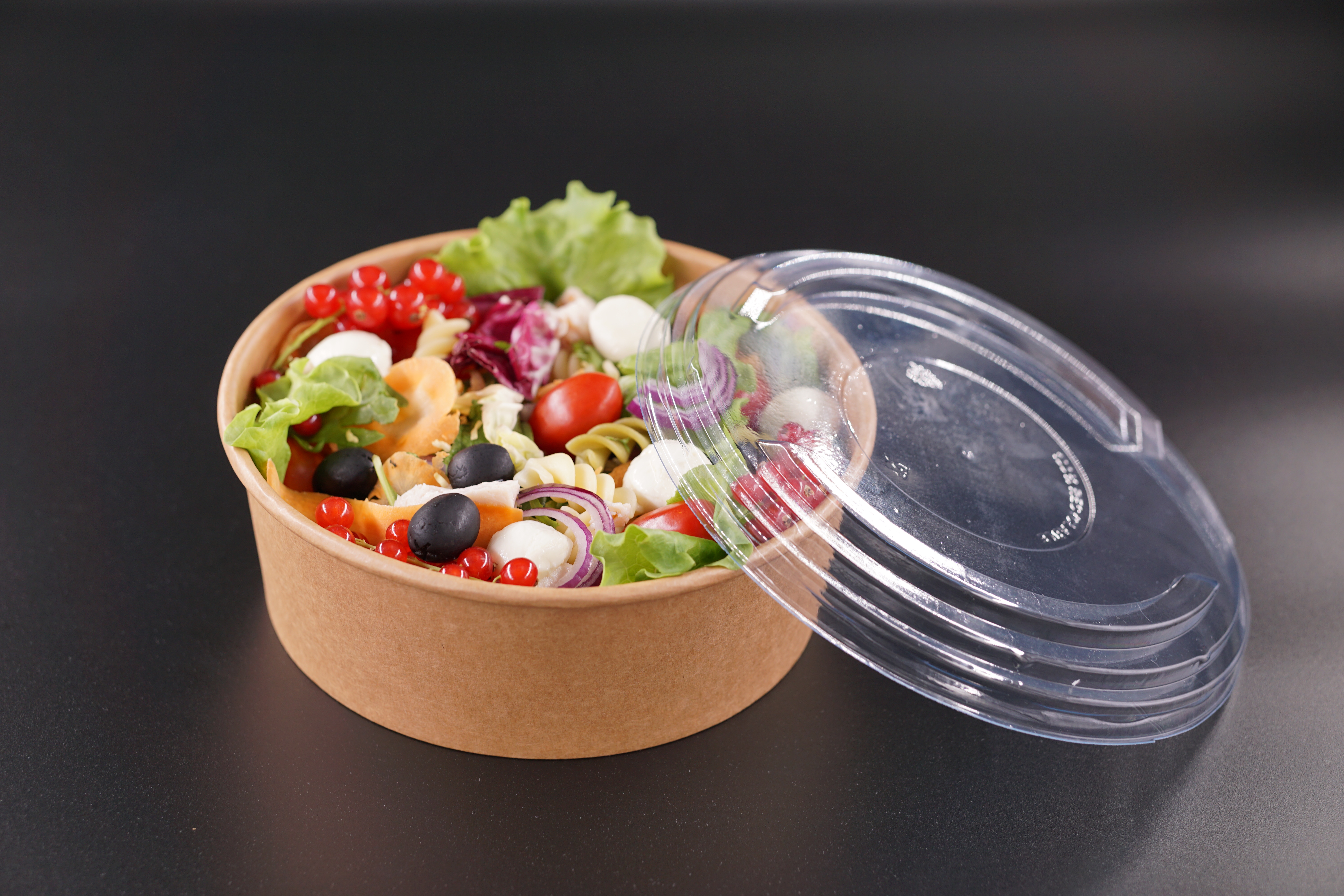 PP Deckel mit Dampfloch für Salatbowl braun 1100ml und 1300ml, für warme Speisen, 300 Stück/Karton