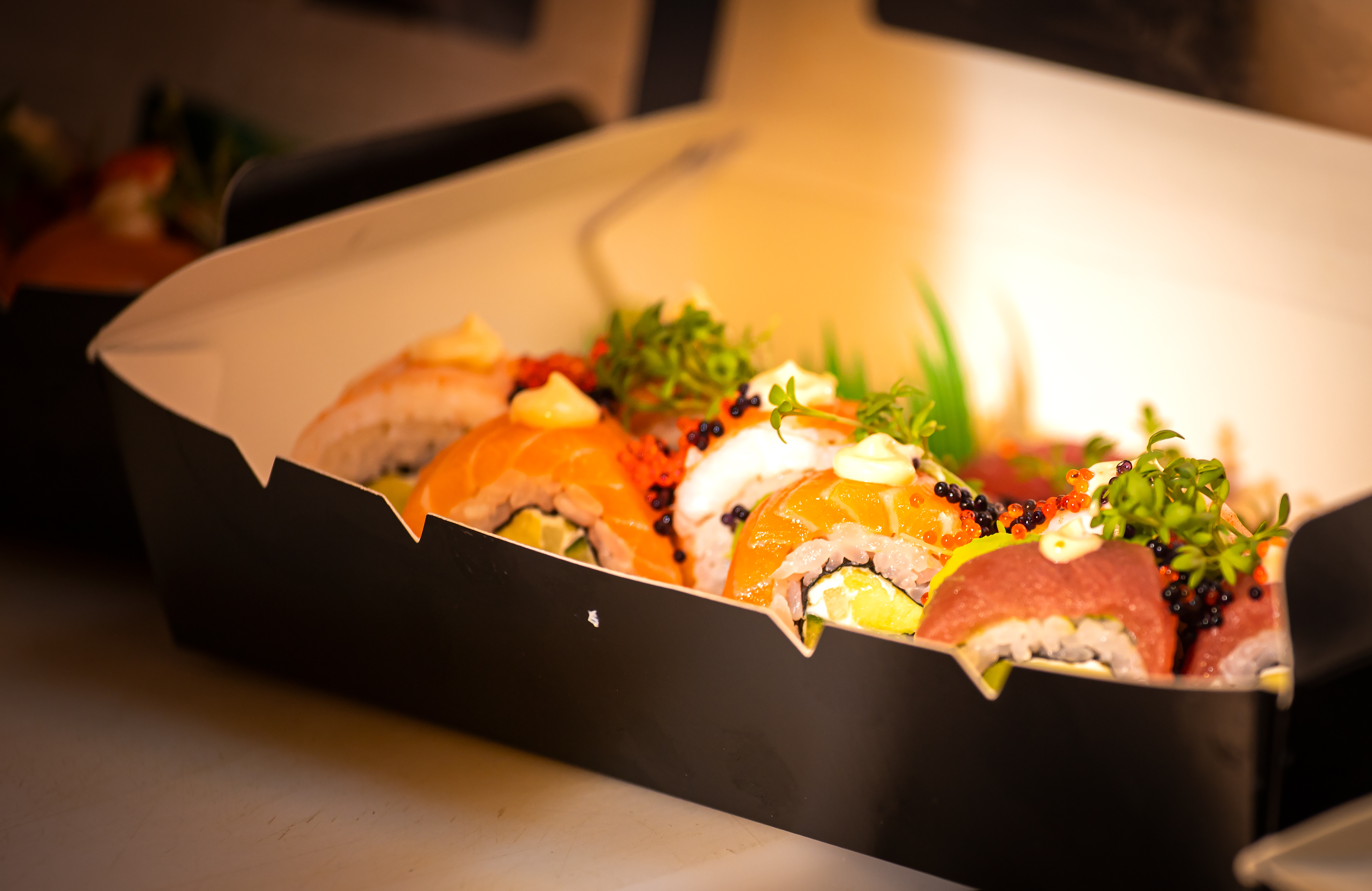 Bio Sushi-Box 5 "Black Edition" 185 x 127 x 45mm mit Sichtfenster (240 Stück/Karton)